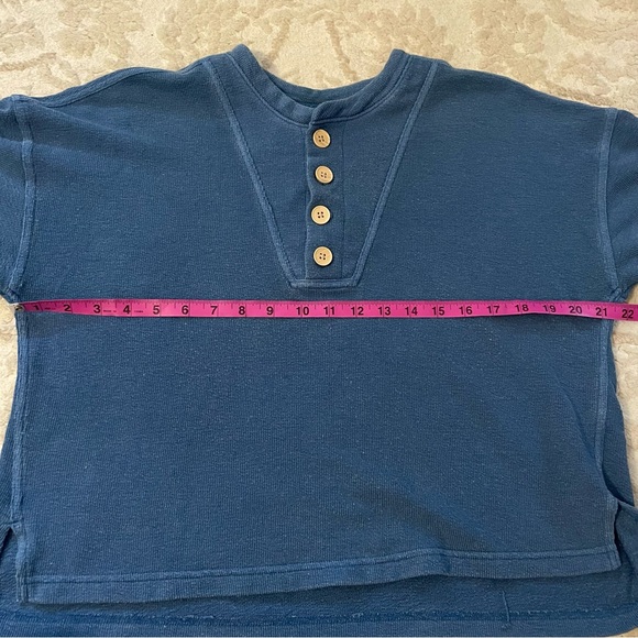 Universal Thread Women’s Short Sleeve French Terry Henley Top, Blue Size Small - Picture 7 of 10